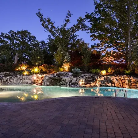 Chalets Resort LAKEFRONT Cottage Free Amenities Amazing views Kayaks 2 Pools